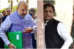 बीरबल का किस्सा सुना अखिलेश यादव ने अनुच्छेद 370 को लेकर बीजेपी पर साधा था निशाना, अमित शाह ने यूं किया था पलटवार