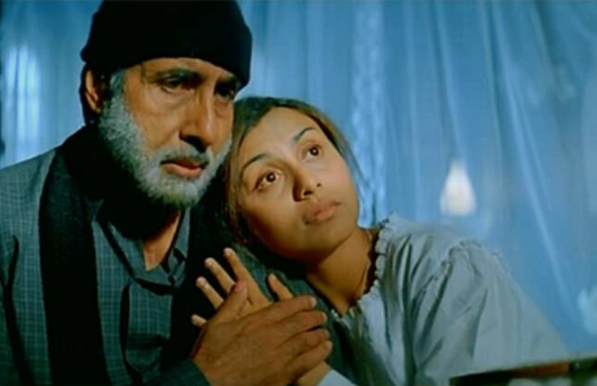 साल 2005 में आई फिल्म ब्लैक के लिए अमिताभ बच्चन को नेशनल अवॉर्ड मिला था, वहीं रानी मुखर्जी को बेस्ट एक्ट्रेस के लिए फिल्म फेयर अवॉर्ड मिला था। रानी इस फिल्म में मूक बधिर का रोल की थीं और अमिताभ उनके ट्रेनर थे।( 13 साल छोटी इस एक्ट्रेस संग भोजपुरी एक्टर रवि किशन ने किया था स्वीमिंग पूल में लिपलॉक, सेंसेशनल बन गया था बोल्ड सीन )