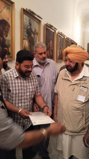 कैप्टन अमरिंदर सिंह पटियाला रियासत से संबंध रखते हैं। राजनीति में आने से पहले वह सेना में थे।
