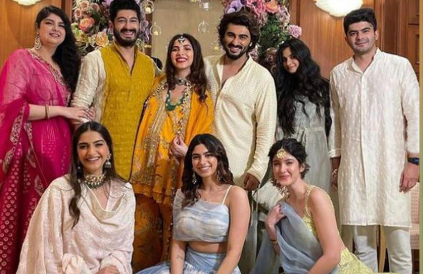 अंतरा के अलावा इस फंक्शन ने नई नेवली दुल्हन बनी अनिल कपूर की छोटी बेटी रिया भी सेंटर ऑफ अट्रैक्शन थीं।