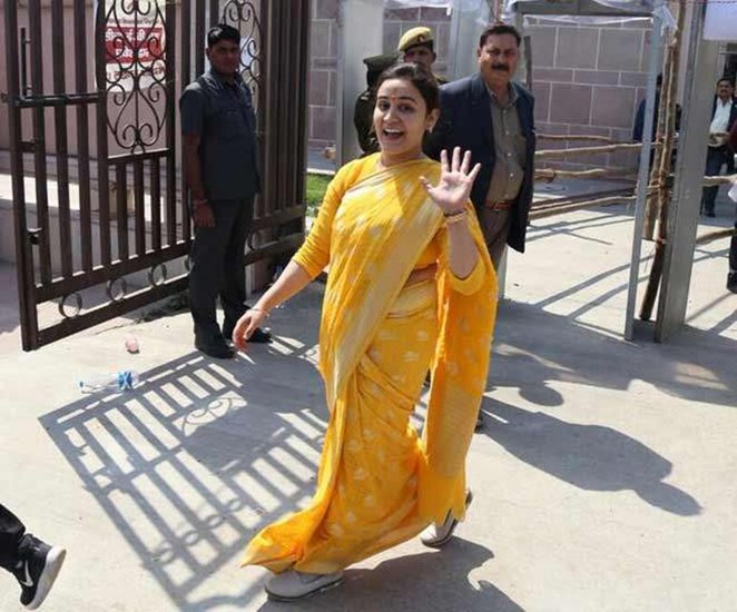 अपर्णा ने ये भी बताया था कि अखिलेश यादव गुस्सा बहुत कम करते हैं। हालांकि बकौल अपर्णा परिवार में डिंपल यादव सबसे ज्यादा गुस्सैल हैं। ( यह भी पढ़ें: जब अखिलेश यादव के सामने घुटनों पर बैठ गए थे IPS अफसर )