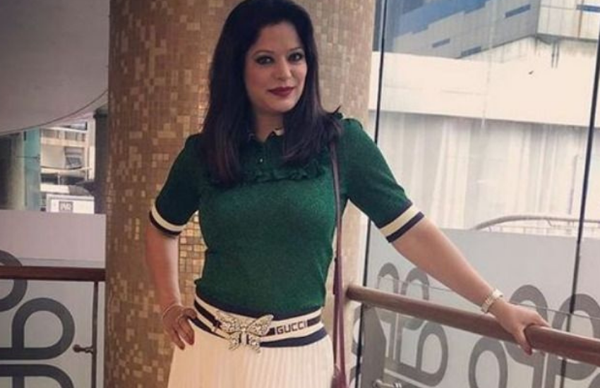आरजू ने बताया कि शादी के कुछ दिनों बाद मुझे मालूम चला कि उसकी कोई रशियन गर्लफ्रेंड है, जिससे वो लगातार चैट पर बात करता है। बता दें कि आरजू ने पति की चैट के साथ ही मारपीट के सीसीटीवी फुटेज भी पुलिस को सौंपी है। (All Photos : Social Media)