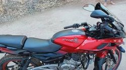 यहां बिक रही 20,000 किलो मीटर चल चुकी Bajaj Pulsar, देती है 38 kmpl का माइलेज