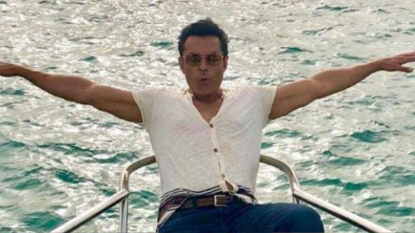 2013 से ही बॉबी का करियर ढलान पर जाने लगा था, तब बॉबी ने इसे संभालने की काफी कोशिश की थी, लेकिन बात नहीं बनी। इसे भी पढ़ें - जब बॉबी इस लड़की का नंबर पाने के लिए तड़प गए थे