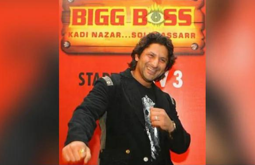 बॉलीवुड एक्टर अरशद वारसी बिग बॉस के सबसे पहले होस्ट थे। साल 2006 में बिग बॉस को अरशद ने काफी बेहतरीन तरीके से होस्ट किया था, लेकिन उसके बाद वह दूसरे सीजन में नजर नहीं आए थे।( बिग बॉस-15 के घर के अंदर की देखें तस्वीरें, कुछ ऐसा होगा ओटीटी पर करण जौहर के हाउस का नजारा )