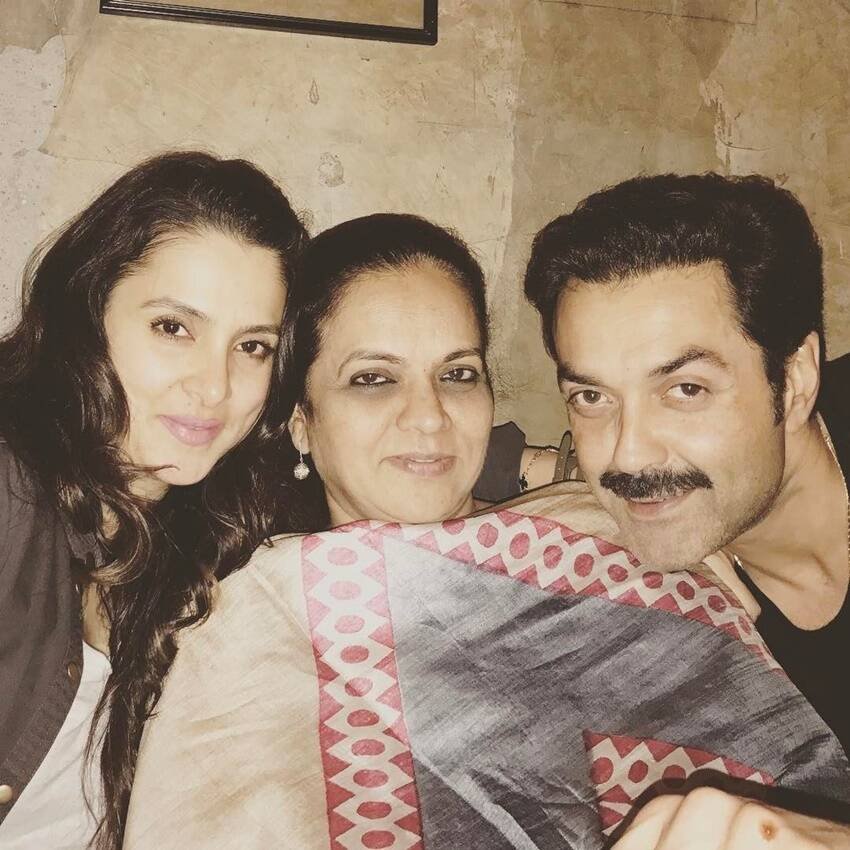 देवेंद्र अहूजा की पत्नी मर्लेना पति से अलग होकर अपने बेटे के साथ रहने लगीं। देवेंद्र आहूजा ने अपने बेटे के हिस्से की संपत्ति बेटी तान्या और दामाद बॉबी को दे दी।