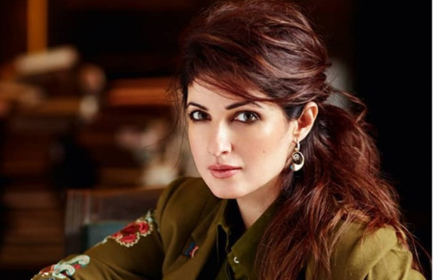 बार-बार कहने पर राजकुमार को लग गया कि मामला कुछ और है। उन्होंने ट्विंकल से पूछा कि वह बताएं कि बात क्या है।( अनिल कपूर की फिल्म में ही सोनम कपूर ने दिया था जबरदस्त बोल्ड सीन, आयुष्मान खुराना संग किया था लिपलॉक )
