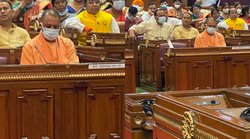 सो नहीं रहे थे, यूपी की दुर्दशा पर चिंतन कर रहे थे – सदन में झपकी लेते दिखे योगी आदित्यनाथ पर अखिलेश यादव ने यूं कसा तंज