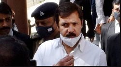 फॉर्च्यूनर, होंडा सिटी जैसी गाड़ियों के मालिक हैं बाहुबली धनंजय सिंह, पत्नी के पास लाखों के गहने, ऐसा दिया था अपनी संपत्ति का ब्योरा