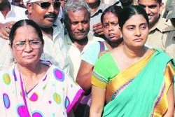 अनुप्रिया पटेल से 6 गुना ज्यादा अमीर हैं उनकी मां कृष्णा, लेकिन कर्ज भी कम नहीं; जानें- दोनों के पास है कितनी प्रॉपर्टी