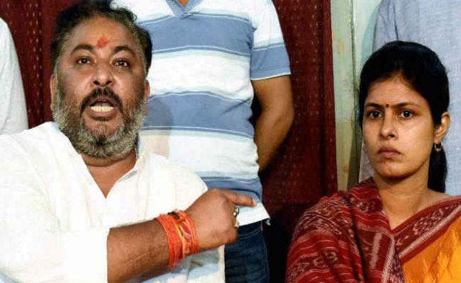  20 जुलाई 2016 को बीजेपी नेता दयाशंकर ने मायावती पर आरोप लगाया था कि कांशीराम के सपने को मायावती तोड़ रही हैं। उन्होंने मायावती पर टिकटों की इस तरह से बिक्री का आरोप लगाते हुए अपशब्द कहे थे। इसे भी पढ़ें- मयावती बनाम मैडम चीफ मिनिस्टर: कितनी कहानी कितना सच