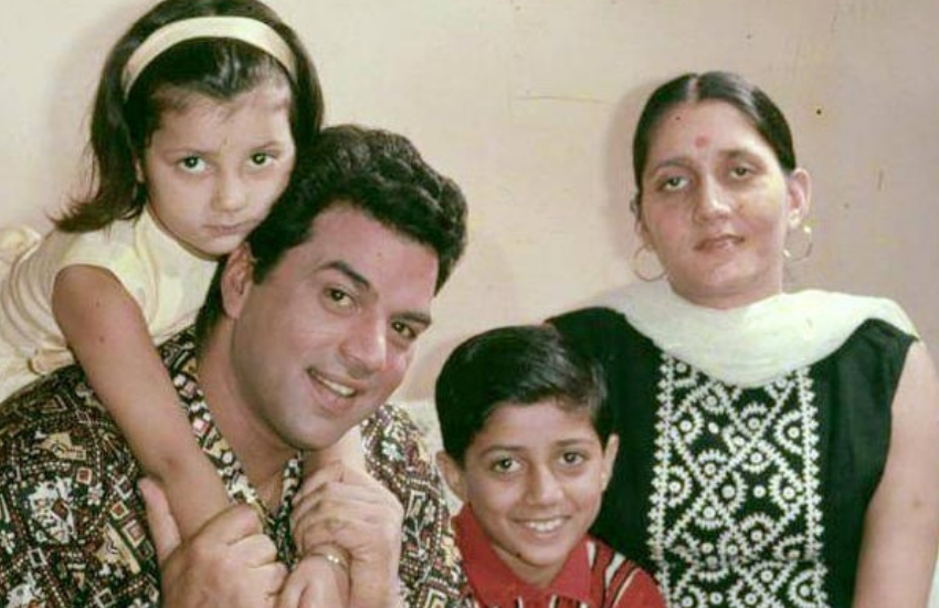 धर्मेंद्र की पत्नी इस इंटरव्यू में खुद को बेहद साधारण और घरेलू महिला बताते हुए कहा था कि वह अपने बच्चों और घर से बेहद प्यार करती हैं। उन्हें फर्क नहीं पड़ता कि, लोग उनके बारे में क्या सोचते हैं।