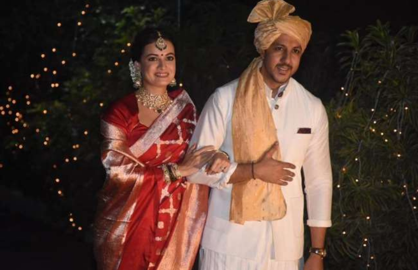 दीया मिर्जा ने वैभव रेखी के साथ शादी की है। दीया मिर्जा की ये दूसरी शादी है और पहली शादी भी दीया ने हिंदू से ही की थी। दीया ने साल 2014 में साहिल संघा से शादी की थी, जिसके बाद वे 2019 में उनसे अलग हो गई थीं। दूसरी शादी भी उन्होंने हिंदू से ही की है।( 36 साल पहले इस मुस्लिम एक्ट्रेस के कारण कपूर फैमिली में पड़ गई थी दरार, बाप-बेटे के बीच कभी नहीं खत्म हुआ तनाव )