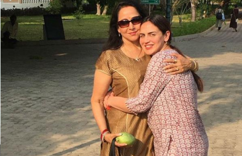 ईशा ने कहा कि उनके बहुत से फ्रेंड्स बहुत खास हैं और वह अपने पिता और भाई के करीब भी हैं, लेकिन यदि दिल की बात शेयर करनी हो तो वह अपनी मां से ही करती हैं।