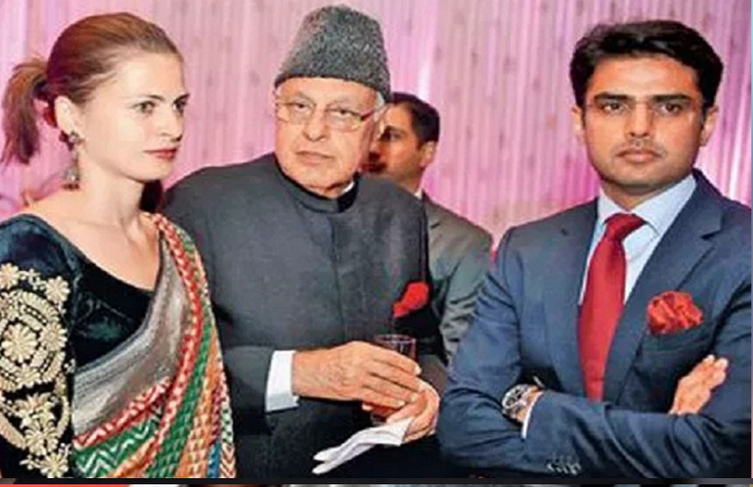 फारूख ने कहा क्या आपको कभी इस पर शक है? अफसोस तो ये है कि आपको शक है। मुझे शक नहीं है।( ‘हिन्दू कहने से आपको क्यों तकलीफ है’, स्मृति ईरानी ने गुस्से में जब एंकर से पलटकर कर किया था ये सवाल )