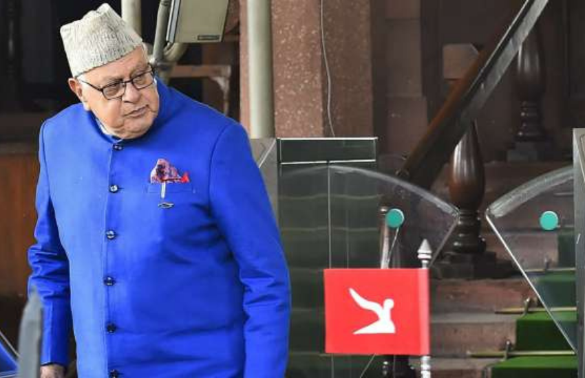 पुण्य ने कहा फारूख अब्दुल्ला को कहा कि आप अपनी पॉलिटिक्स की एक लकीर खींच चुके हैं। इस पर फारूख अब्दुला ने कहा कि वह 82 साल के हो चुके हैं और कभी अपनी कोई पॉलिटिक्स नहीं की। ये बात रियलिटी की है।