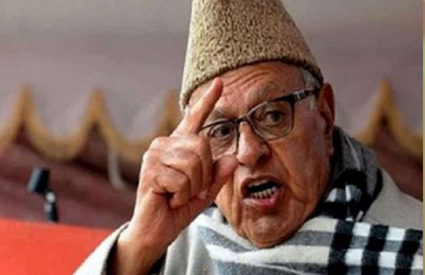 Farooq Abdullah's Angry at Punya Prasun Bajpai : जम्मू और कश्मीर नेशनल कॉन्फ्रेंस के अध्यक्ष फारूक अब्दुल्ला कश्मीर की राजनीति का बड़ा चेहरा रहे हैं। पूर्व मुख्यमंत्री रहे फारूक अब्दुल्ला की बेटी सारा अब्दुला (Sara Abdulla) ने राजेश पायलट (Rajesh Pilot) के बेटे सचिन पायलट (Sachin Pilot) से शादी की है। हिंदू-मुस्लिम इस शादी को लेकर कभी कोई विवाद नहीं हुआ था, लेकिन एंकर पुण्य प्रसून बाजपाई के भारतीयता पर सवाल करते ही फारूक अब्दुल्ला आपे से बाहर हो गए थे।