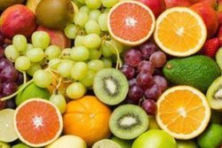 फल खाते वक्त इन 3 नियमों का करें पालन, जानें क्या कहती हैं करीना कपूर की न्यूट्रिशनिस्ट ऋजुता दिवेकर