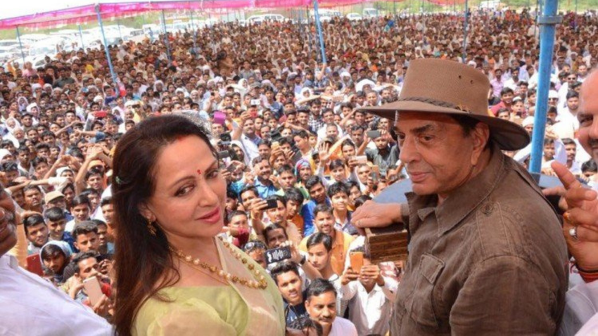 हेमा मालिनी (Hema Malini) के चुनाव प्रचार के लिए एक बार धर्मेद्र (Dharmendra) मथुरा पहुंचे थे। प्रचार के दौरान धर्मेंद्र से जब राजनीति से जुड़े सवाल पूछे जाने लगे तो वह घबरा गए थे।