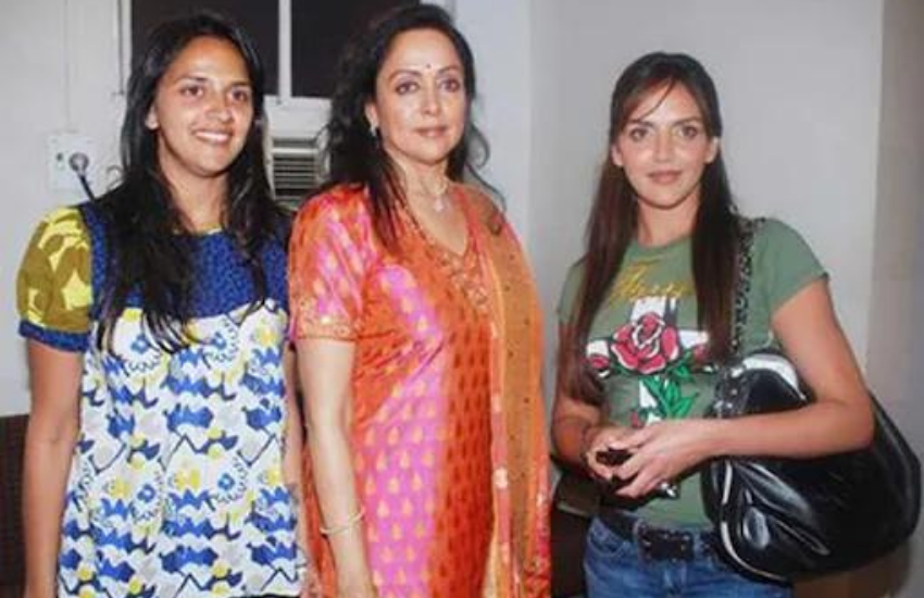 हेमा का कहना था कि अहाना दूर से खड़ी होकर उन्हें वॉच करती रहती है और जहां भी उनसे चूक होती है वह तुरंत उन्हें टोक देती है।(All Photos: Social Media)