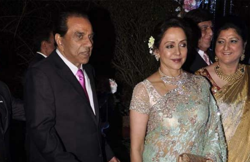 हेमा मालिनी (Hema Malini) और धर्मेंद्र (Dharmendra) की दोनों ही बेटियों, ईशा देओल (Esha Deol) और अहाना देओल (Ahana Deol) की शादी हो चुकी है। लेकिन हेमा की एक आस अधूरी रह गई। ये आस उनके सौतेले बेटे सनी देओल (Sunny Deol) और बॉबी देओल (Bobby Deol) से जुड़ी थी। हेमा की उम्मीदों पर उनके सौतेले बेटों ने कैसे पानी फेरा था आइए जानें।