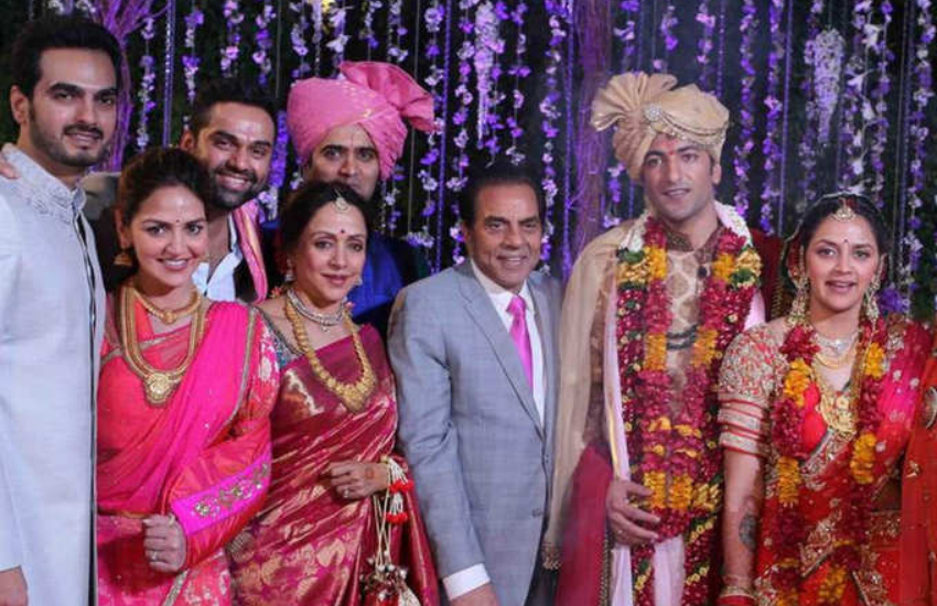 अभय देओल संग हेमा की दोनों ही बेटियों की बॉडिंग बेहद खास रही है।