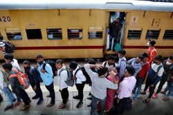Indian Railways IRCTC: 90 फ़ीसदी ट्रेनें शुरू, किराया ज़्यादा, पर सस्ते व ठंडे पानी तक की सुविधा बंद