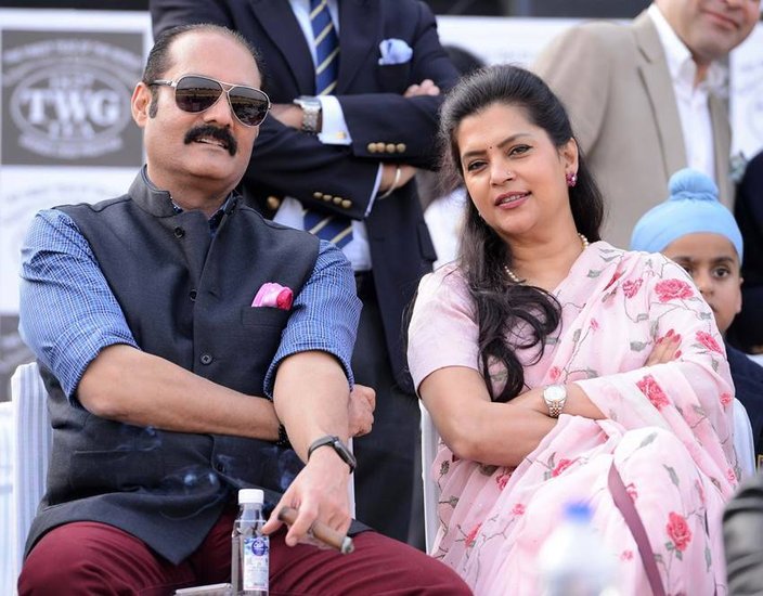 यह महल विक्रमादित्य की दादी का था। कई सालों तक चित्रांगदा और उनके पति ही इस शाही होटल का काम-धाम देखते थे। (यह भी पढ़ें: माधवराव सिंधिया से अखिलेश यादव तक, आपस में समधी हैं ये 10 राजनेता )