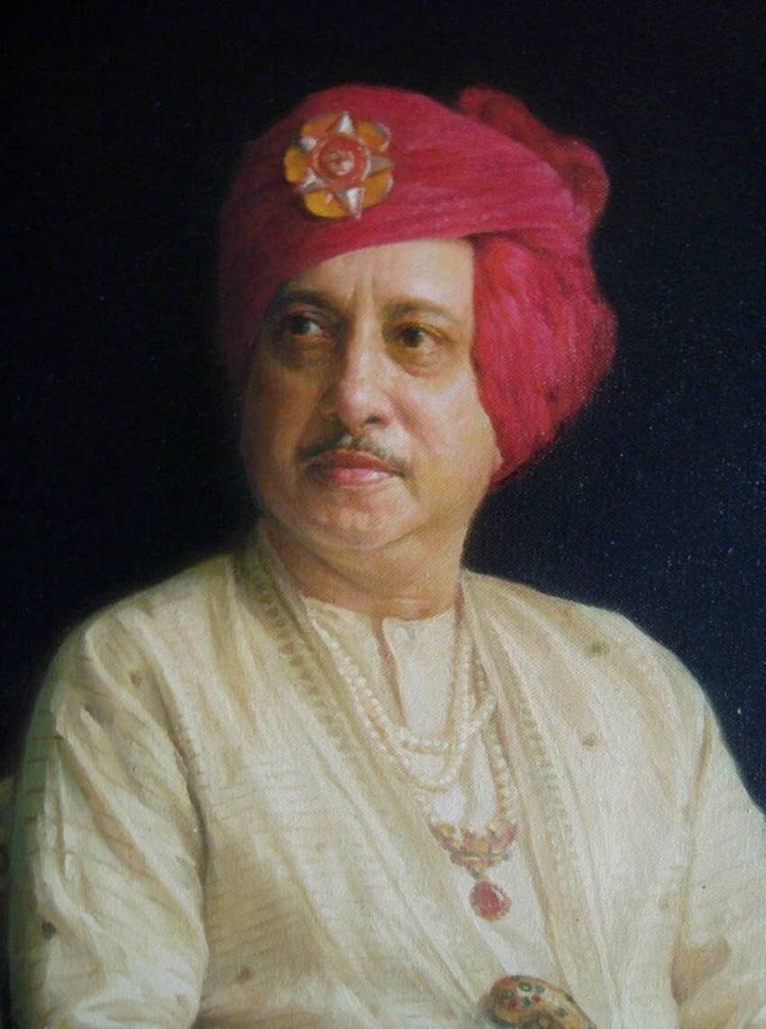 शादी के कुछ समय बाद ही 22 साल की उम्र में पद्मावती राजे का निधन हो गया। वह मां भी नहीं बन पाई थीं। पद्मावती राजे के निधन के बाद किरीट बिक्रम किशोर देब बर्मन ने दूसरी शादी रचा ली। (यह भी पढ़ें: ज्योतिरादित्य सिंधिया के पास करीब 400 करोड़ की संपत्ति, पत्नी के नाम महज इतनी प्रॉपर्टी, प्रियदर्शनी राजे ने लिये हैं मां से 50 हजार रुपए उधार )