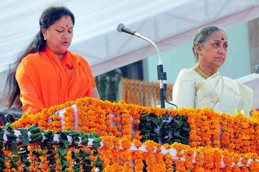 वसुंधरा राजे सिंधिया राजस्थान की मुख्यमंत्री रह चुकी हैं। उन्होंने खुद के लिए अविवाहित रहना ही चुना है। (यह भी पढ़ें: पीएम मोदी की 11 महिला मंत्रियों में 3 कुंवारी 1 निसंतान, जानिए बाकी 7 में किसके कितने बच्चे )