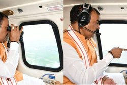 स्टूल से सीधे हेलीकॉप्टर में पहुंच गए – बाढ़ प्रभावित क्षेत्रों के हवाई दौरों पर ट्रोल हुए केशव प्रसाद मौर्य, योगी आदित्यनाथ के डिप्टी के मजे ले रहे&nbsp;लोग