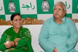 पक्‍का में पैदा हुई है, म‍िट्टी घर में कैसे रहेगी- लालू से राबड़ी की शादी पर चाचा ने प‍िता से कर ली थी लड़ाई