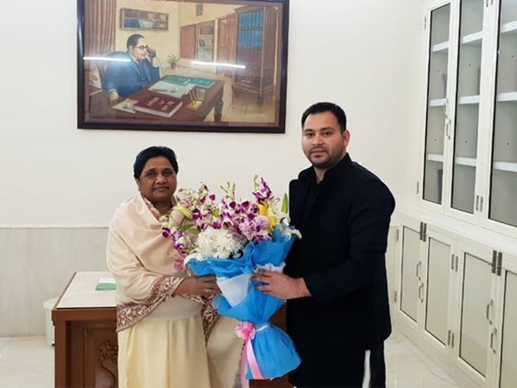 पिता का वादा निभाते हुए साल 2018 में जब राज्यसभा चुनाव का ऐलान हुआ तो तेजस्वी यादव ने मायावती को फोन किया था और राज्यसभा सीट ऑफर की थी। (यह भी पढ़ें: जब अखिलेश और डिंपल के कारण अपने बॉडीगार्ड पर बुरी तरह भड़क गईं मायावती, जमकर लगाई थी डांट )