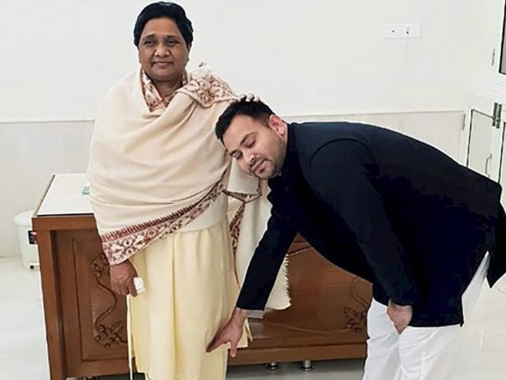 तेजस्वी यादव ने मायावती से तब कहा था- मैं तेजस्वी बोल रहा हूं। पापा ने आपसे वादा किया था। सीट खाली हुई है, चुनाव की घोषणा हो चुकी है, आरजेडी अपना वादा निभाना चाहती है।