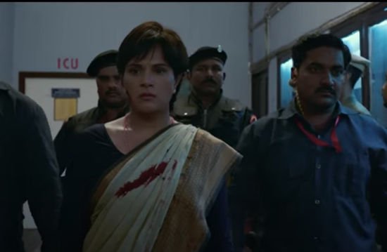 बसपा सुप्रीमो मायावती और सपा संरक्षक मुलायम सिंह यादव के बेटे अखिलेश यादव के बीच भले ही बुआ-भतीजे का राजनैतिक समीकरण 2017 विधानसभ चुनाव में देखने को मिला था, लेकिन ये संबंध चुनाव तक ही नजर आया था। बसपा और सपा का गठबंधन कभी लंबा नहीं रहा और साल 1995 में जब ये टूटा तो इसका खामियाजा मायावती को गेस्ट हाउस कांड के रूप में भुगतना पड़ा था। अब फिल्म मैडम चीफ मिनिस्टर इस कांड को फिर से हरा-भरा करने पर उतारू है।