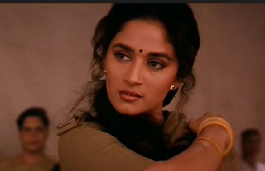 माधुरी दीक्षित (Madhuri Dixit) के दीवाने पाकिस्तान (Pakistan) में भी कम नहीं रहे हैं। सिमी ग्रेवाल (Simi Grewal) के साथ बातचीत में एक बार माधुरी ने बताया था कि पाकिस्तान की अजीब सी मांग सुनकर वह दहशत में आ गई थीं। हालांकि बहुत कम लोगों को पता है कि पाकिस्तान की इस घटिया मांग की जवाब एक समय कारगिल वार (kargil war) के रियल हीरो शहिद कैप्टन विक्रम बत्रा (Martyr Captain Vikram Batra) ने दिया था।