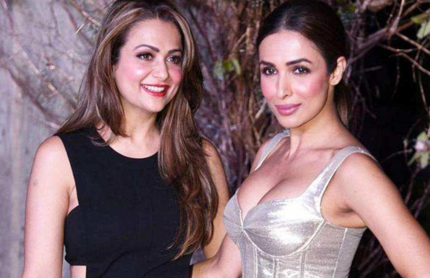 बॉलीवुड एक्ट्रेस मलाइका अरोड़ा ( Malaika Arora) की छोटी बहन अमृता अरोड़ा ( Amrita Arora ) बहनों से ज्यादा दोस्त रही हैं। करिश्मा कपूर (Karisma Kapoor), करीना कपूर (Kareena Kapoor) के साथ इन दो बहनों का एक गल्स गैंग भी है। खास बात ये है कि इन दोनों बहनों ने अपनी शादी भी धर्म से अलग मुस्लिम में की थी। सलमान खान (Salman Khan) के भाई अरबाज (Arbaaz Khan) की पत्नी रही मलाइका अब उनसे अलग हो चुकी हैं, लेकिन अमृता अपने पति शकील लद्दाक के साथ सुखद जीवन बीता रही हैं। बता दें कि अमृता और मलाइका के पिता पंजाबी और मां क्रिश्चयन हैं। दोनों के माता-पिता का छोटी उम्र में ही तलाक हो गया था और बहनों का पालन पोषण उनकी मां ने किया था।