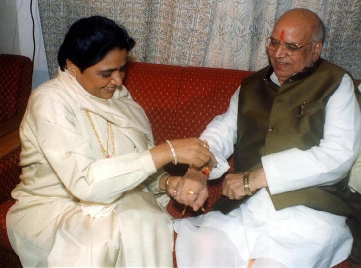 मायावती बीजेपी के दिवंगत नेता लालजी टंडन को भी अपना भाई मानती थीं। वह उन्हें राखी भी बांधा करती थीं। 