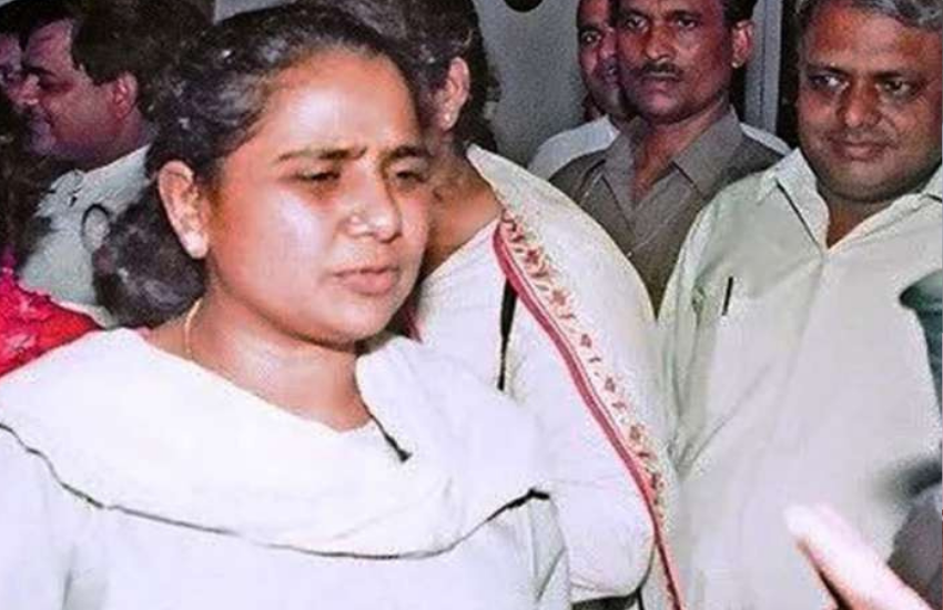 मायावती 16 अप्रैल की रात अपने कार्यकताओं और विधायकों साथ बैठक की और तब आरिफ मोहम्मद खान ने उन्हें बताया कि यदि बीजेपी का साथ दिया गया तो यूपी में मुस्लमान बसपा के खिलाफ हो जाएंगे। इसे भी पढ़ें - मैं किसी के घर जाकर नहीं बांधती राखी