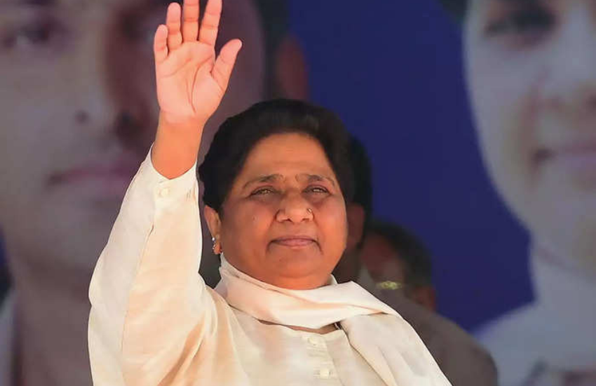 बसपा से निकले करीब 15 नेताओं ने तो दूसरी पार्टियों का दामन थाम लिया वहीं, कुछ निर्दलीय ही राजनीति कर रहे हैं। ज्यादातर ने बीजेपी का हाथ थामा है। कुछ सपा में चले गए। इसे भी पढ़ें- जब संसद में मायावती चिल्लाकर बोली थीं, आरिफ लाल बटन ही दबाना