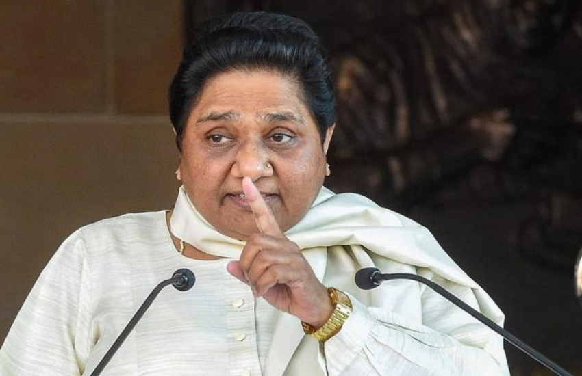 मायावती ने इस बात को पकड़ लिया था और कहा था कि वह उनकी बात से संतुष्ट नहीं हैं। मायावती ने स्मृति को उनका वादा याद दिलाया कि मंत्री जी ने कहा था कि वह उनके संतुष्ट न होने पर अपना सिर काट कर दे देंगी। तो क्या वह तैयार हैं? ( ‘अब तो मेन्यू भी बीजेपी से पूछ के रखना होगा’, आप नेता भगवंत मान ने जब मोदी सरकार पर किया था तीखा प्रहार )