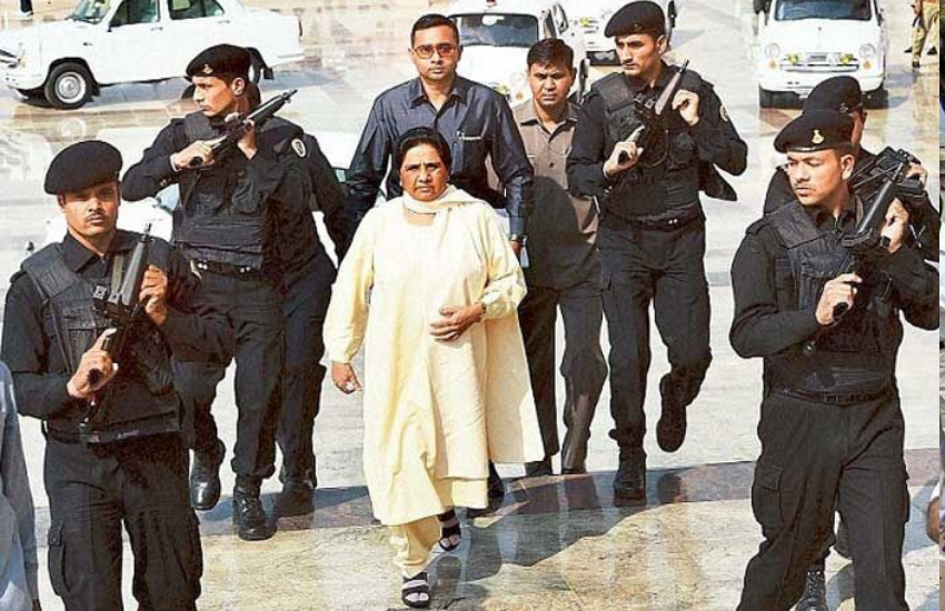 मायावती के खिलाफ उनके ही दल के बागी तो कभी निष्काषित नेता कभी टिकट बेचने तो कभी पार्टी के पैसे का दुरुपयोग करने का आरोप लगाते रहे हैं, लेकिन एक बार उन पर विकीलीक्स ने उनकी ऐसी रिपोर्ट दी की मायावती बेहद नाराज हो गई और विरोधी दलों को उनके खिलाफ मुद्दा मिल गया।