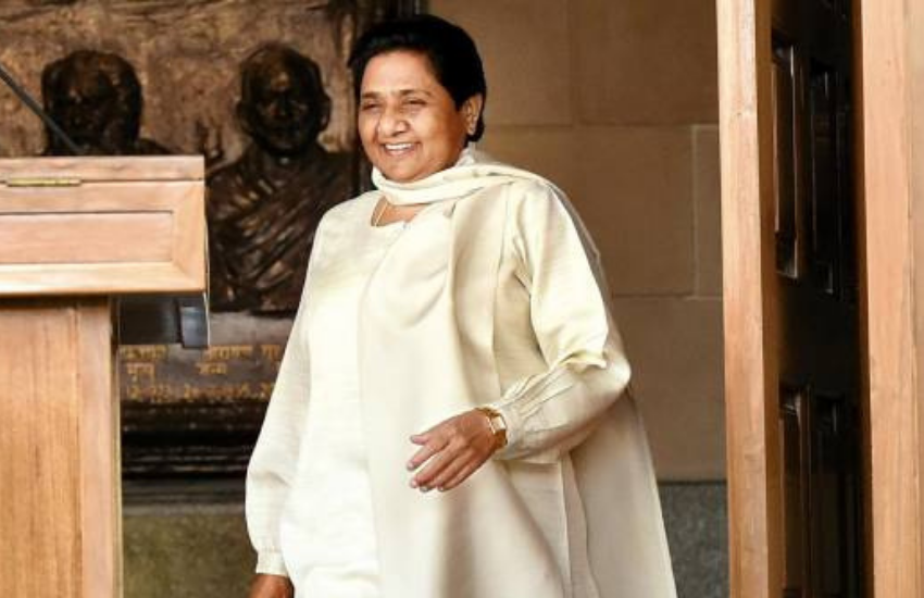 मायावती का कहना था कि उनकी प्रतिमाएं राज्य विधानमंडल की इच्छा के रूप में लोगों की इच्छा का प्रतिनिधित्व करने के लिए स्थापित की गई हैं। इसे भी पढ़ें- जब इस बीजेपी नेता के लिए फूट-फूट कर रो पड़ी थीं मायावती