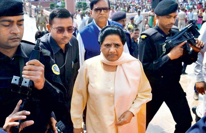 मायावती ने खुद की मूर्तिया बनवाने पर सफाई दी थी कि और लोगों की इच्छा ने उन्हें राज्य विधायिका को स्मारक और मूर्तियों के लिए बजटीय मंजूरी को मंजूरी देने के लिए मजबूर किया था। इसे भी पढ़ें- जब लखनऊ से मुंबई मायावती का सैंडल लेने गया था विमान
