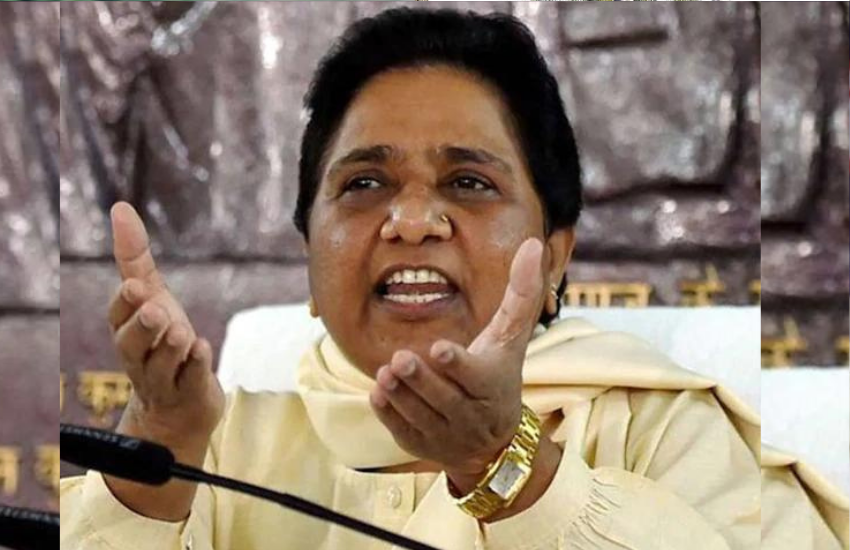 मायावती ने सुप्रीम कोर्ट में दायर याचिका के जवाब में अपने हलफनामे में दलील दी थी कि देश में मूर्तियां या प्रतिमा बनाना कोई नई बात नहीं है। सदियों से ऐसा होता आ रहा है। इसे भी पढ़ें- 14 सालों में मायावती ने कांशीराम के रत्नों को कर दिया पार्टी से बाहर