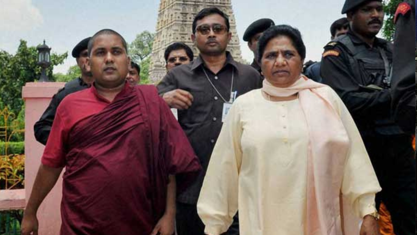 बता दें कि इस फिल्म में रिचा के राजनैतिक सफर में आने का जो किस्सा है, वह मायावती के जीवन से बिलकुल मैच नहीं करता।