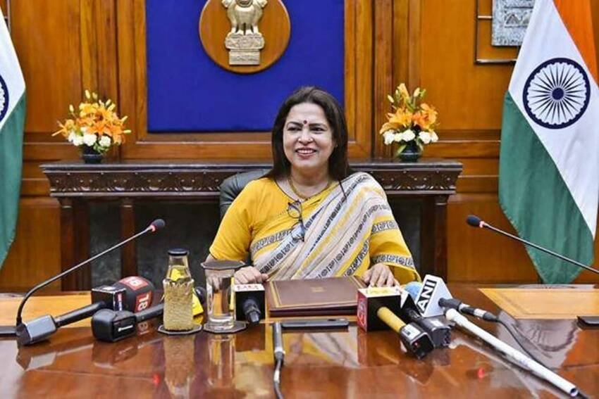 Nirmala Sitharaman, Meenakshi Lekhi