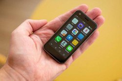 ATM कार्ड के साइज का फोन हुआ लॉन्च, लुक में iPhone 12 को दे रहा टक्कर, ये है कीमत