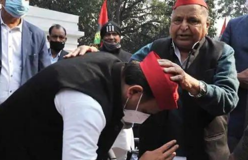 मुलायम ने कहा था कि अखिलेश को घोषणा पत्र तक बना बनाया मिला था। इसे उन्होंने, शिवपाल और रामगोपाल ने मिलकर तैयार किया था।