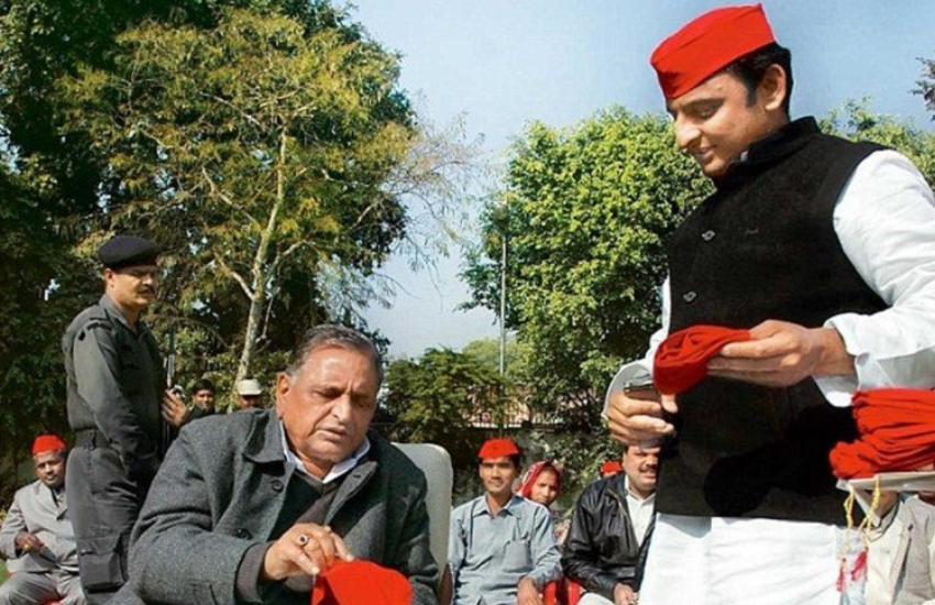 मुलायम सिंह यादव (Mulayam Singh Yadav) अपने बेटे अखिलेश यादव (Akhilesh Yadav) से ज्यादा अपने भाई शिवपाल (Shivpal Yadav) के साथ हमेशा खड़े रहे हैं। मुलायम यह कहते रहे हैं कि उनके अलावा पार्टी को खड़ा करने में शिवपाल का बहुत बड़ा योगदान रहा है। चाचा शिवपाल यादव-अमर सिंह (Amar Singh) और अखिलेश के बीच हुई तकरार में मुलायम हमेशा शिवपाल के साथ खड़े रहे थे। शिवपाल के पार्टी छोड़ने से नाराज मुलायम ने अपने ही बेटे को बिना मेहनत के सीएम (CM) बनने वाला तक करार दिया था।